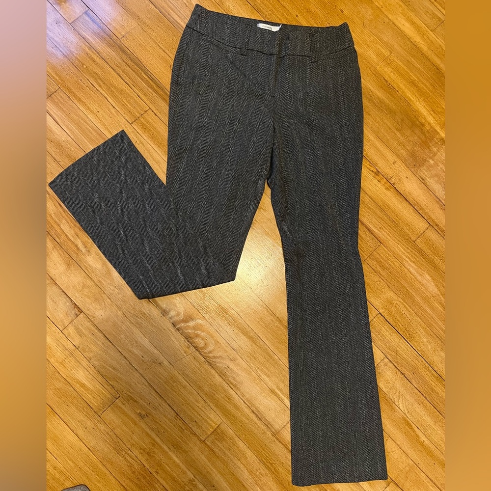 Gorgeous women’s work pants from Rickis. Curvy size 0, fits like a size 2.